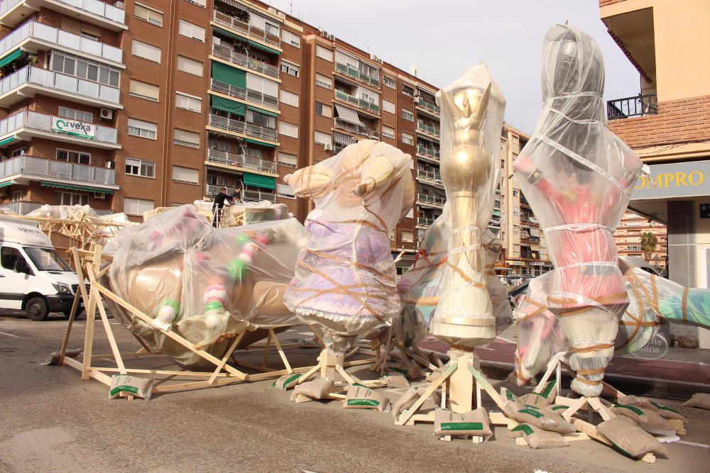 Los vigentes campeones, l'Antiga de Campanar, lleva las primeras piezas e inmediatamente tapa los "sacabutxes" por la lluvia caída