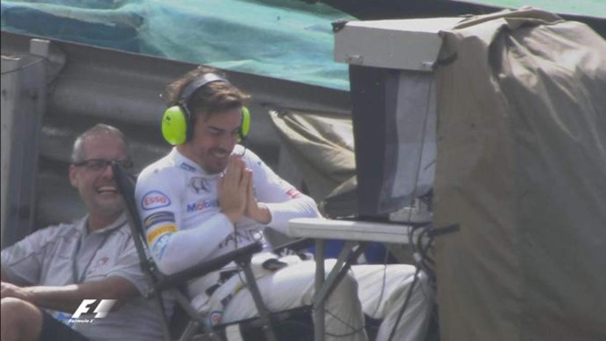 Alonso siguió los entrenamientos por tv y con buen humor