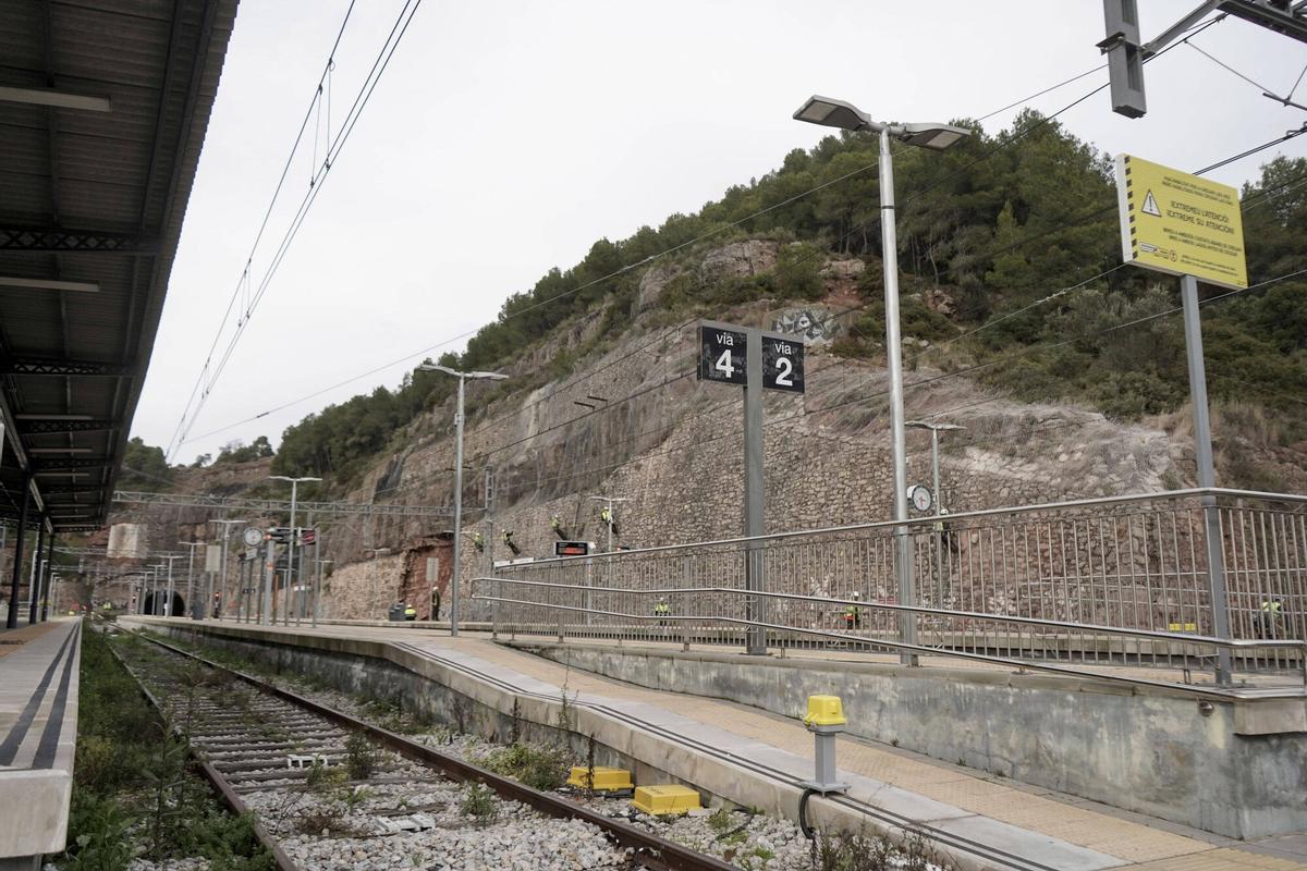 Obres de manteniment del talús a l'R4, a Castellbell i el Vilar