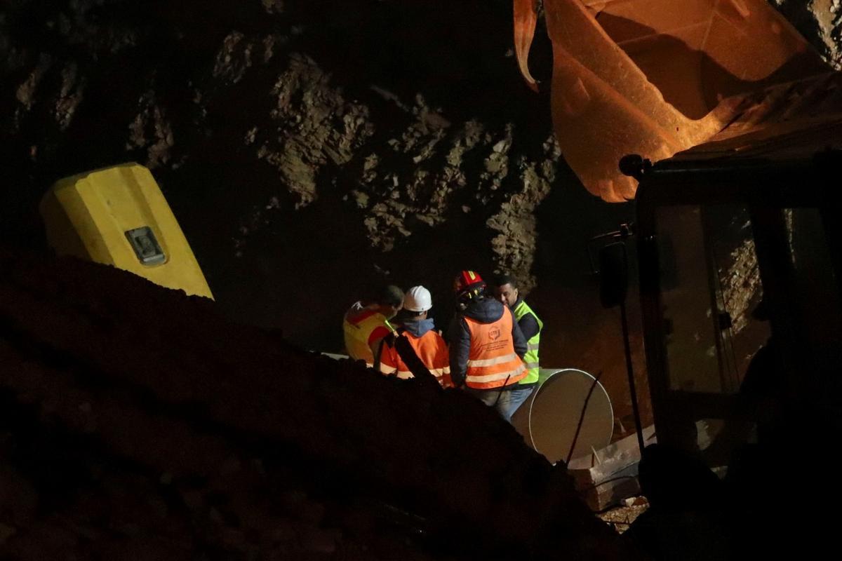 Vista en el interior del túnel de las labores del rescate del niño.