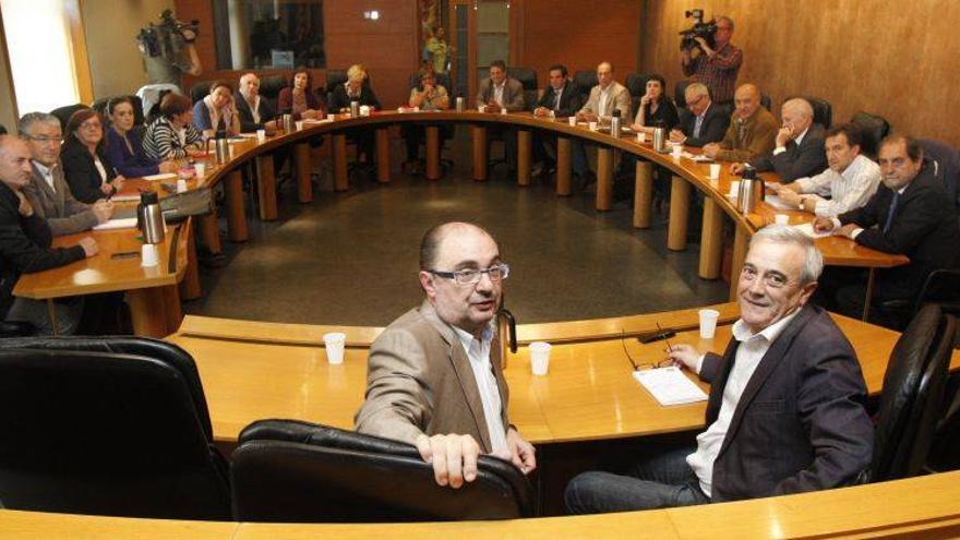 Lambán se ve legitimado para dirigir el PSOE pese a la marcha de Rubalcaba