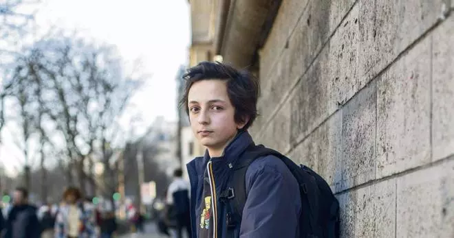 Quién es Manès Nadel, el niño convertido en un símbolo de las protestas contra Macron en Francia