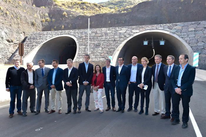 Apertura del primer tramo de la carretera de La ...