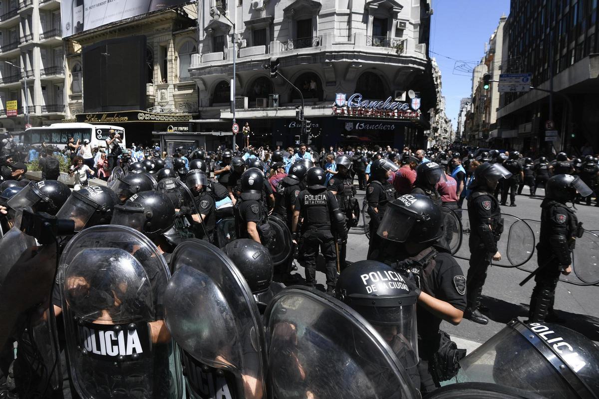 Protesta sindical en Argentina contra las políticas de Milei