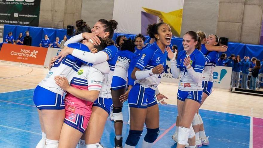 Las jugadores del Tenerife Libby’s La Laguna celebran la victoria.