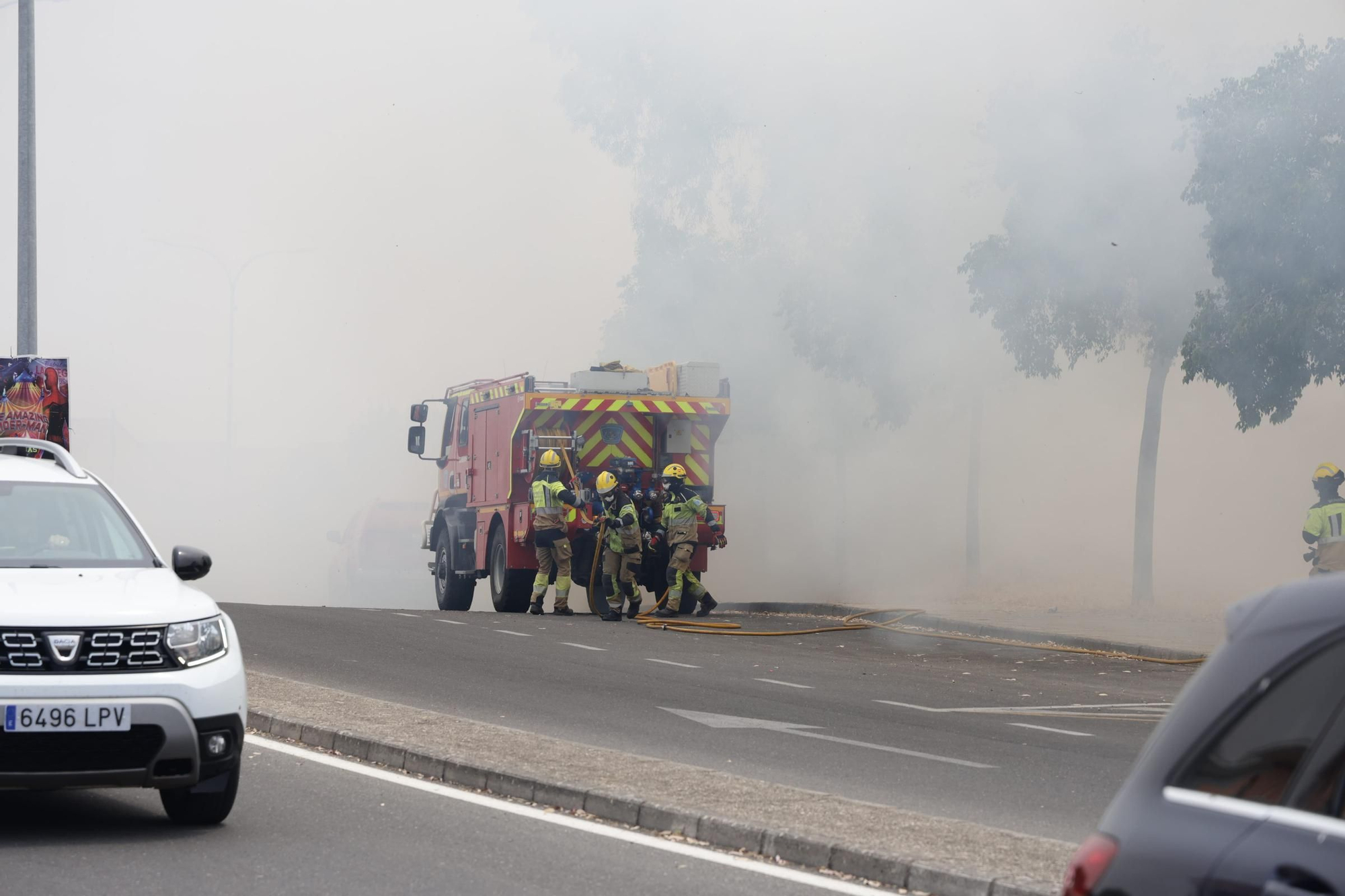 Incendio de pastos en unas pistas de fútbol de La Mejostilla