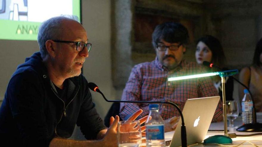 Javier Olivares y Santiago García en los Encuentros Literarios de la Biblioteca Pública