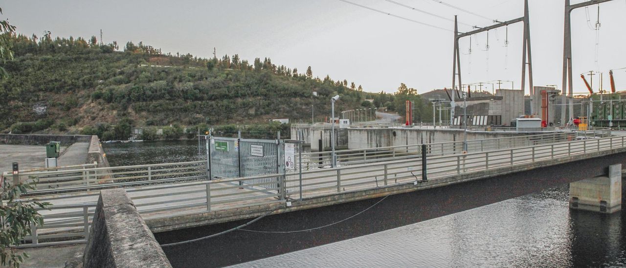 Presa de Cedillo, desde 1995 solo transitable los fines de semana.