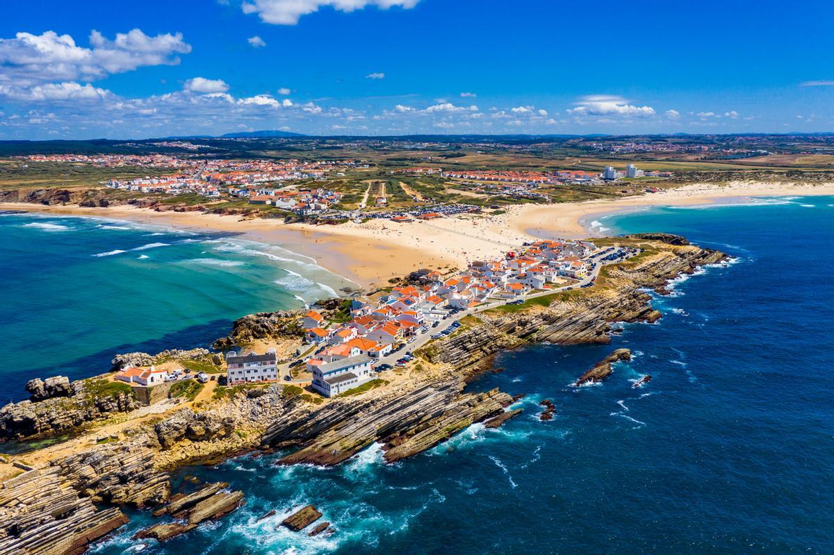 Peniche es una península rodeada por el Atlántico.