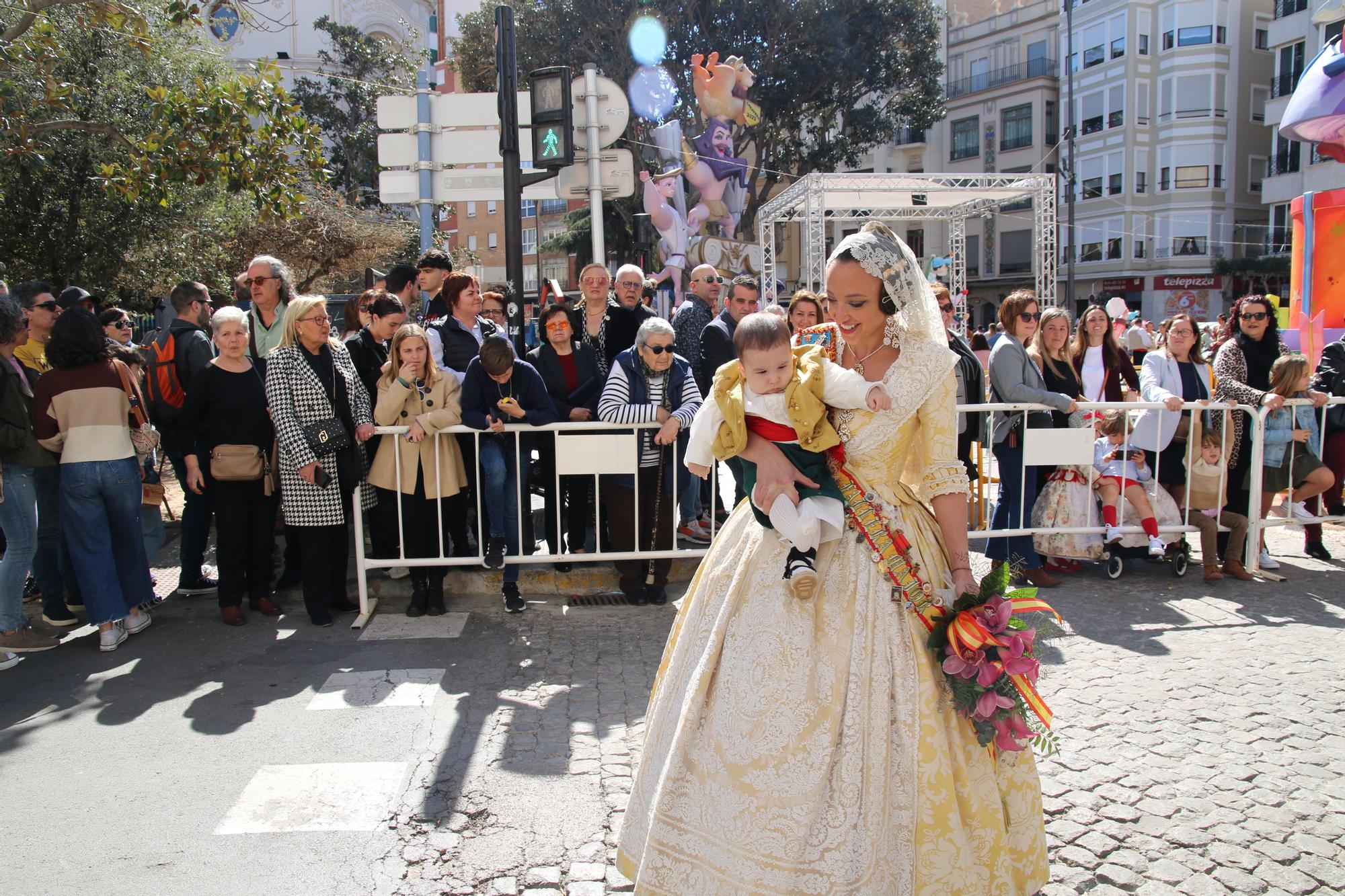 Las mejores imágenes de la 'Ofrena' de las Fallas de Burriana