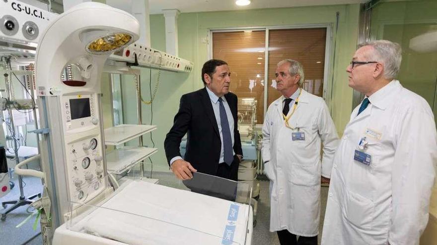 Sáez visita la ampliación de la UCI pediátrica del Hospital Clínico Universitario de Valladolid .