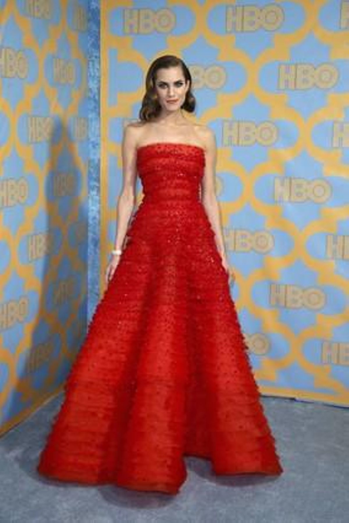 Allison Williams, en vermell Valentino, en la festa posterior a la cerimònia. La seva elecció va ser una de les més aclamades de la nit.