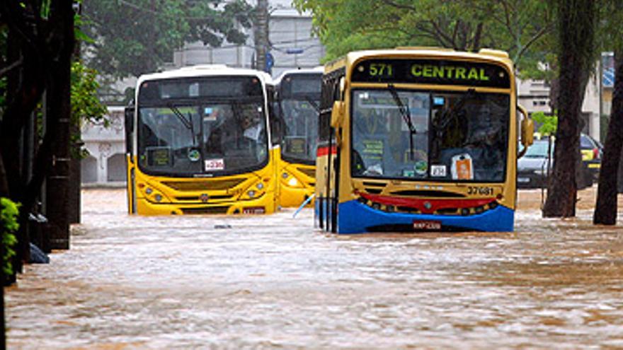 Al menos 77 muertos por lluvias torrenciales en Río de Janeiro