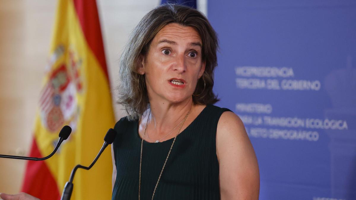 La vicepresidenta tercera y ministra para la Transición Ecológica y el Reto Demográfico, Teresa Ribera, comparece en la sede de su departamento tras la reunión de la Conferencia Sectorial de Energía, Turismo y Comercio, este 8 de agosto de 2022.