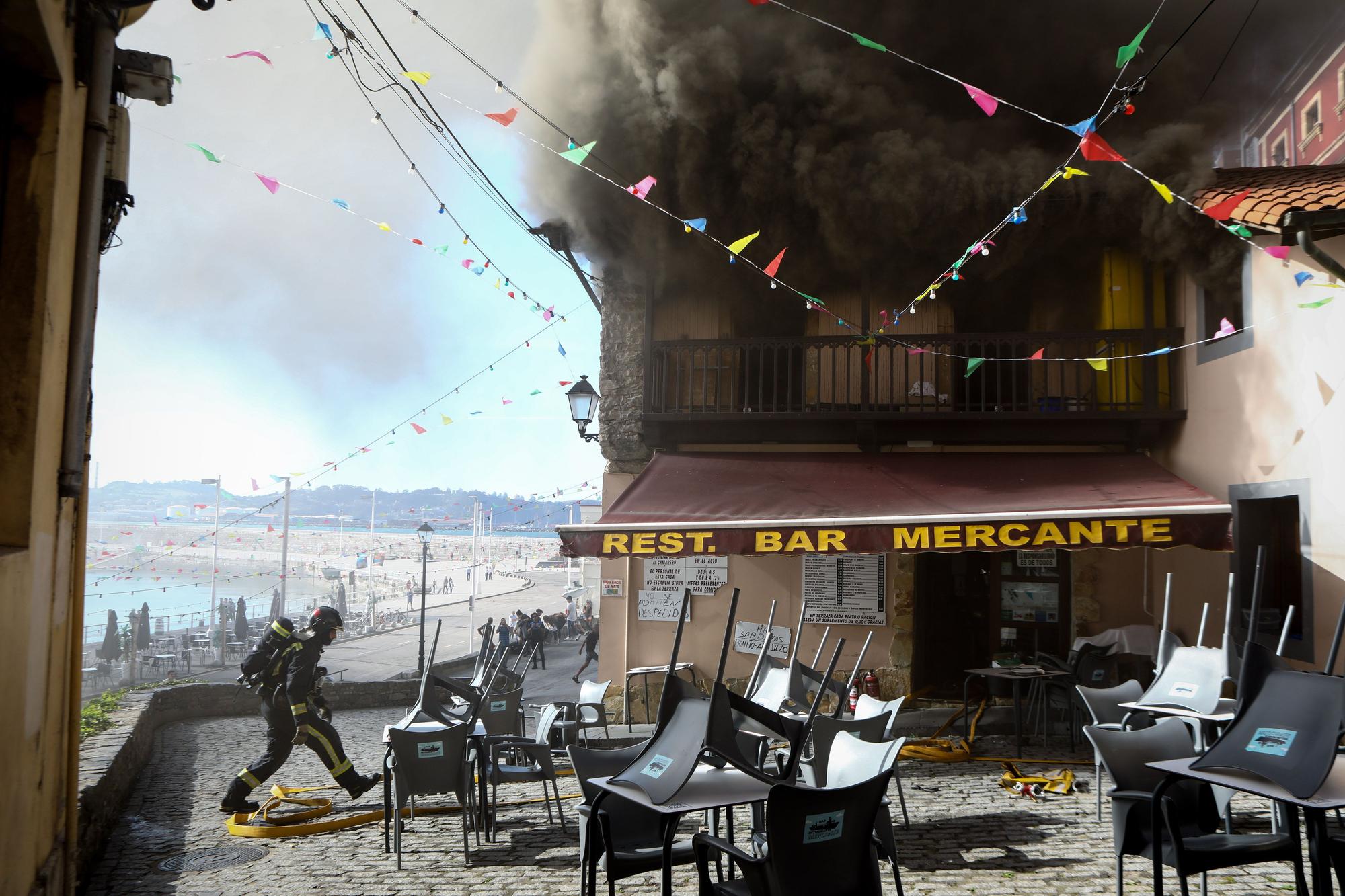 En imágenes: Incendio en el bar Mercante de la cuesta del Cholo