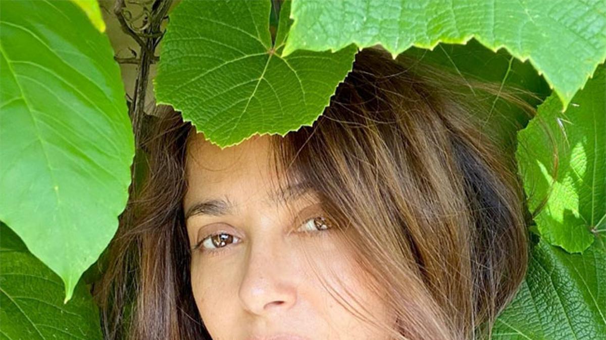 Salma Hayek sin maquillaje ni filtros, en uno de sus 'selfies' con más 'likes' de Instagram