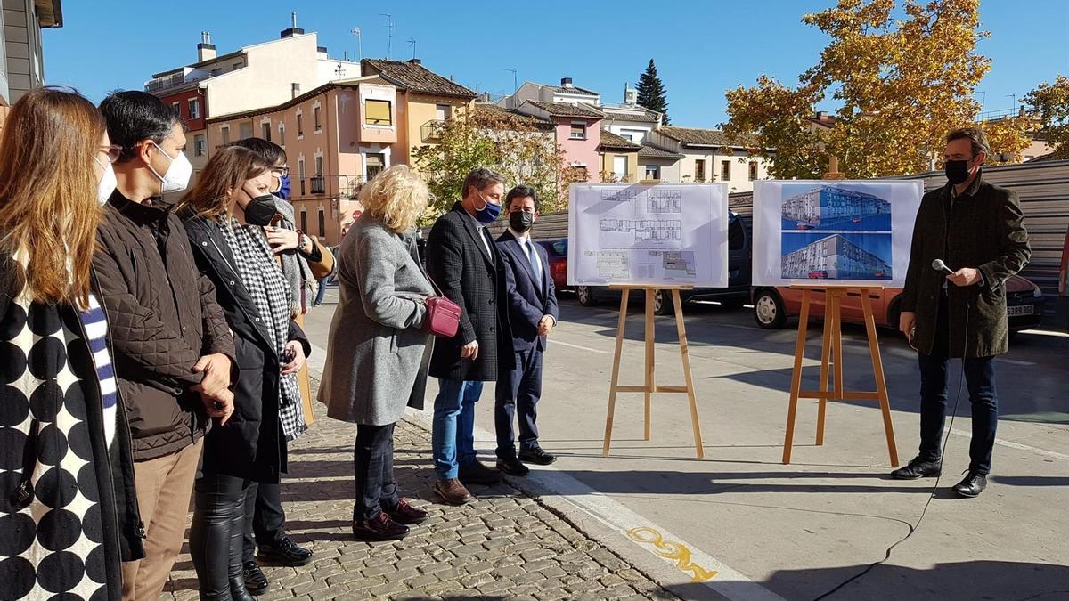Presentación de la licitación del edificio de viviendas de alquiler social, en la Merced, en Huesca.