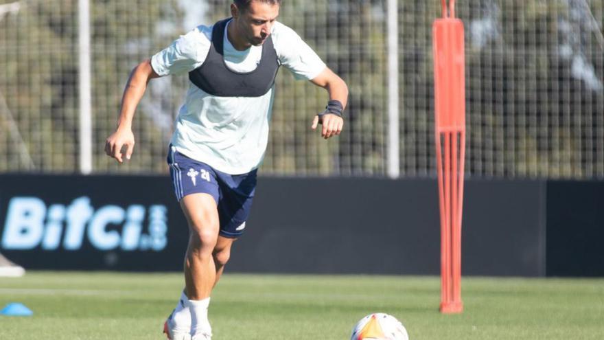 Kevin Vázquez, durante el entrenamiento de ayer en Mos. | // RC CELTA