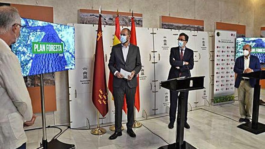 Presentación del acuerdo entre el Ayuntamiento y la empresa LG.