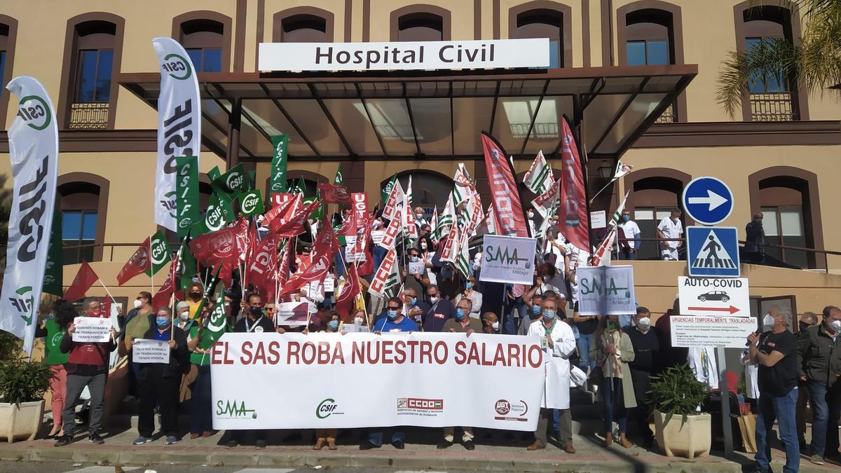 Nuevas concentraciones en los centros sanitarios ante el impago de la ...