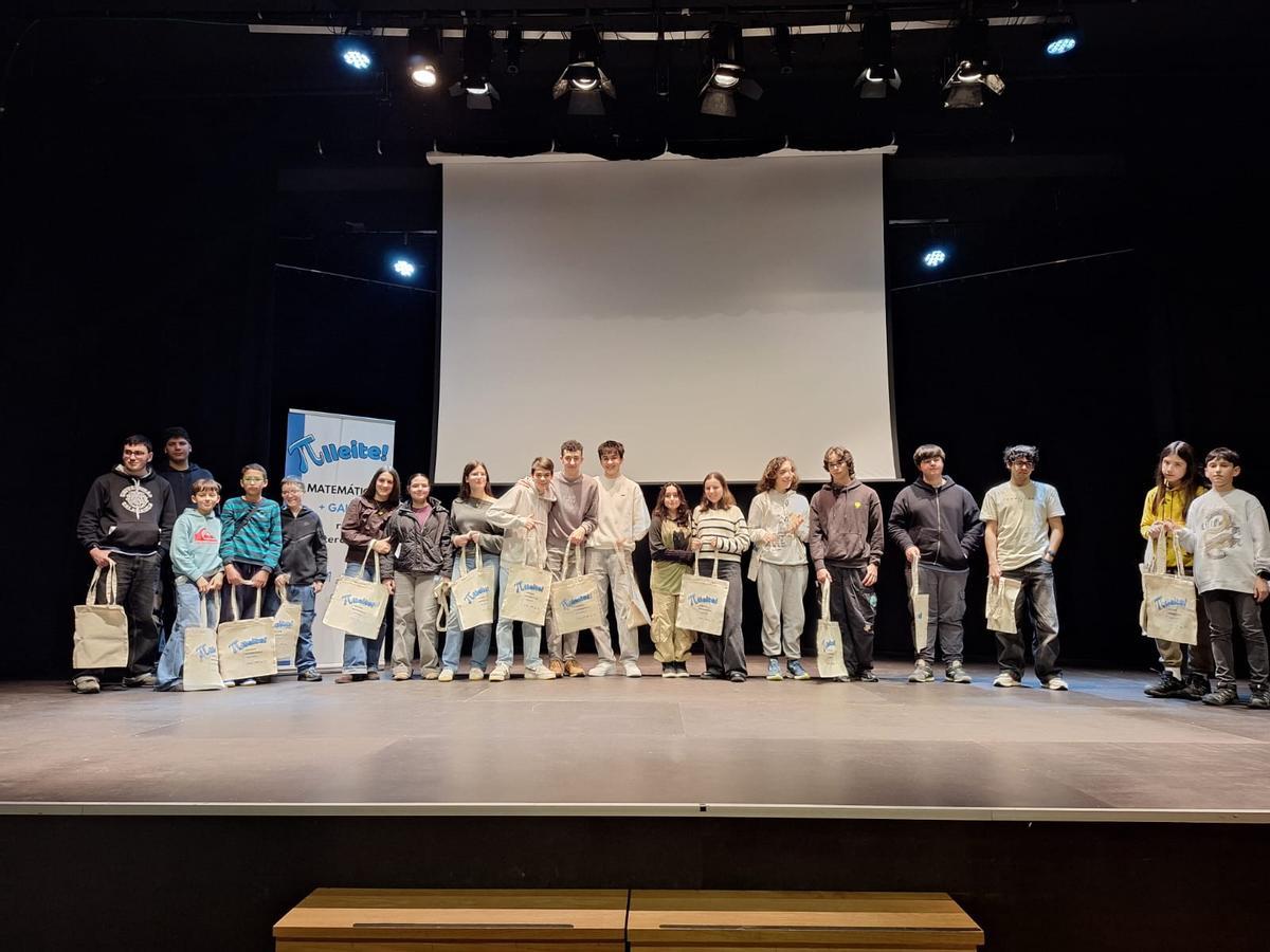 Gañadores do certame, no acto celebrado no auditorio de Negreira.
