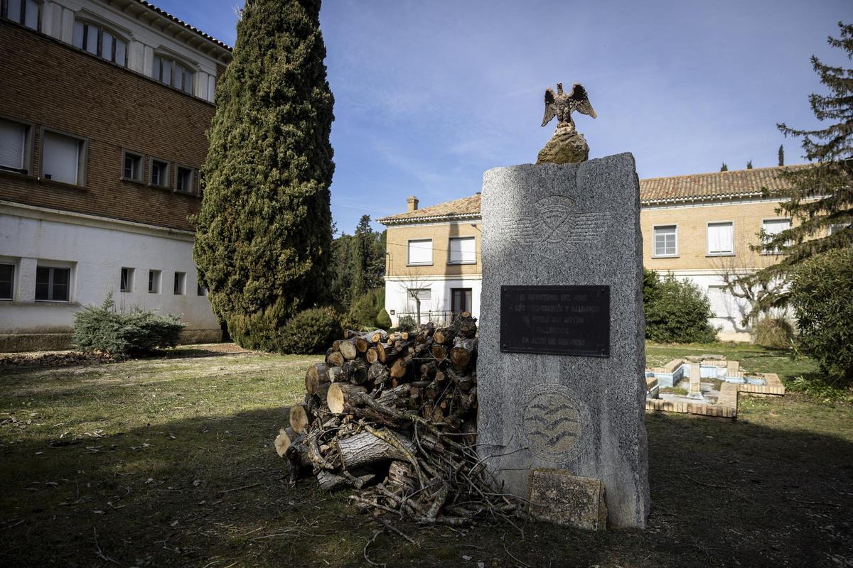 En imágenes | Así está la abandonada escuela de aviación del Aeropuerto de Huesca