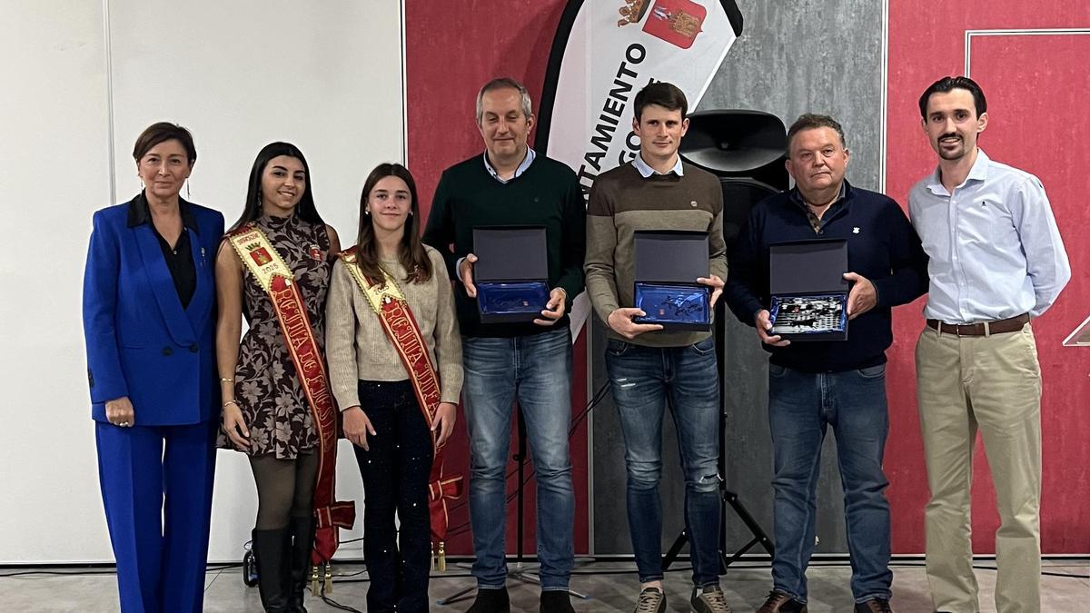 Con una asistencia de más de 120 personas vinculadas a la semana taurina, la Ganadería Germán Vidal, la Ganadería Dani Machancoses y la Ganadería Raúl Izquierdo recibieron sus galardones .