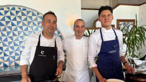 Els responsbales de cuina de la Taverna, amb el xef Romain Fornell al mig