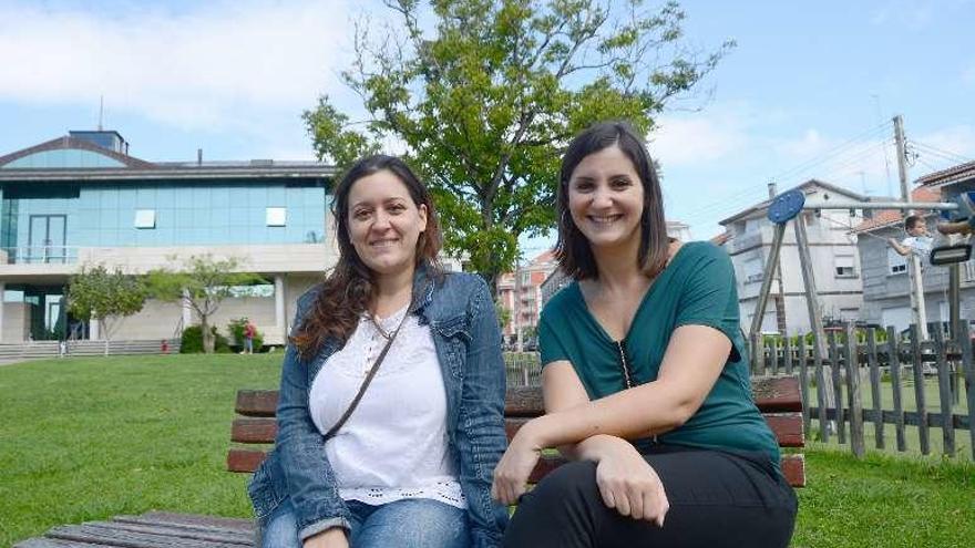 Patricia Manzano (izda) y Leticia Santos, ayer, en Moaña. // G. Núñez