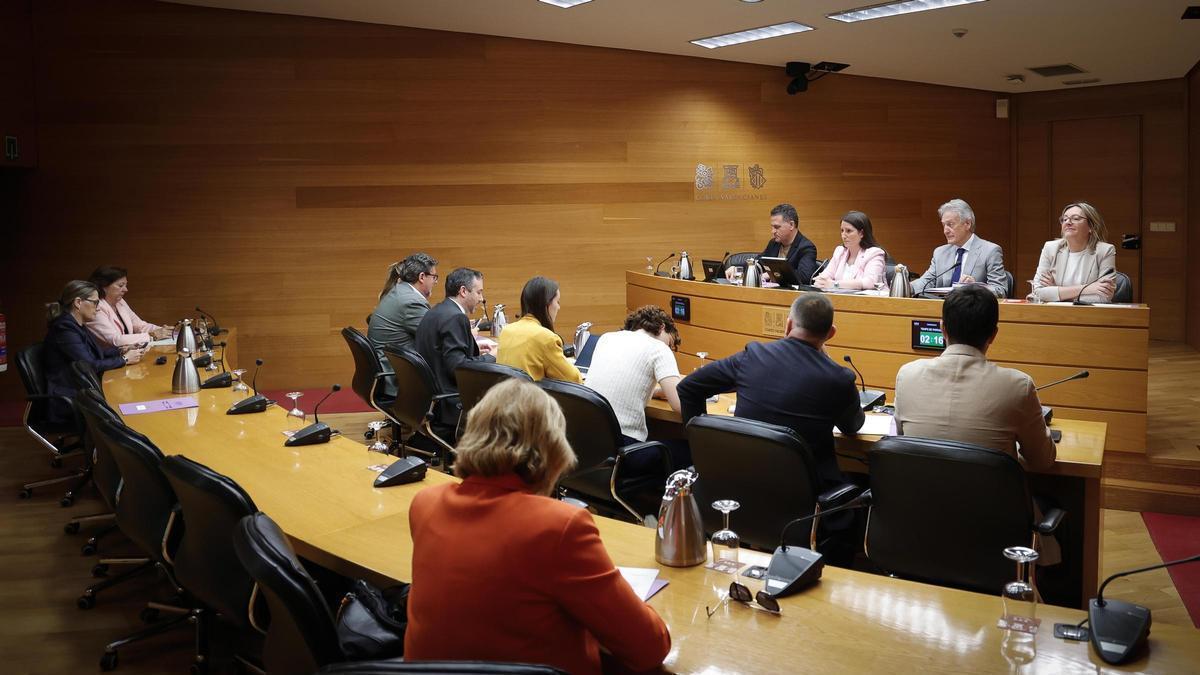 Así es la urbanización Les Naus: la polémica promoción de vivienda protegida en Alicante con adjudicaciones a cargos públicos y familiares