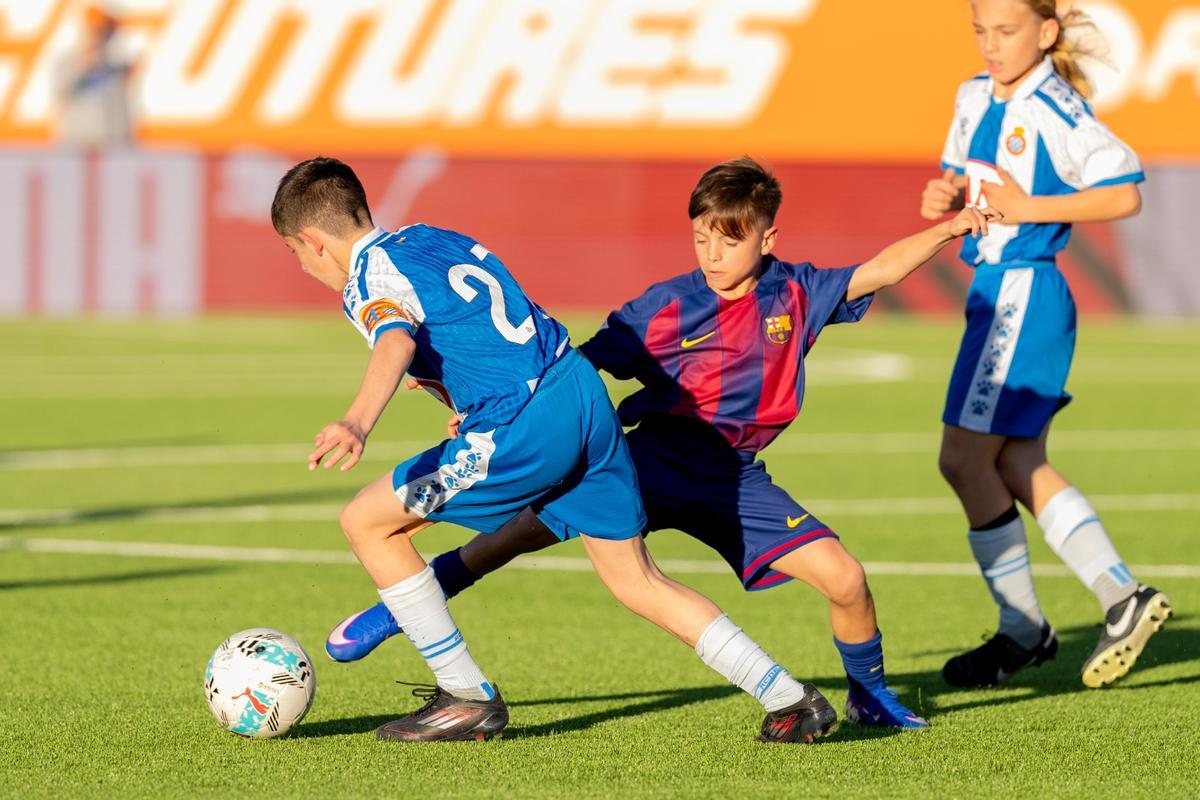 El derbi U12 entre Barça y Espanyol