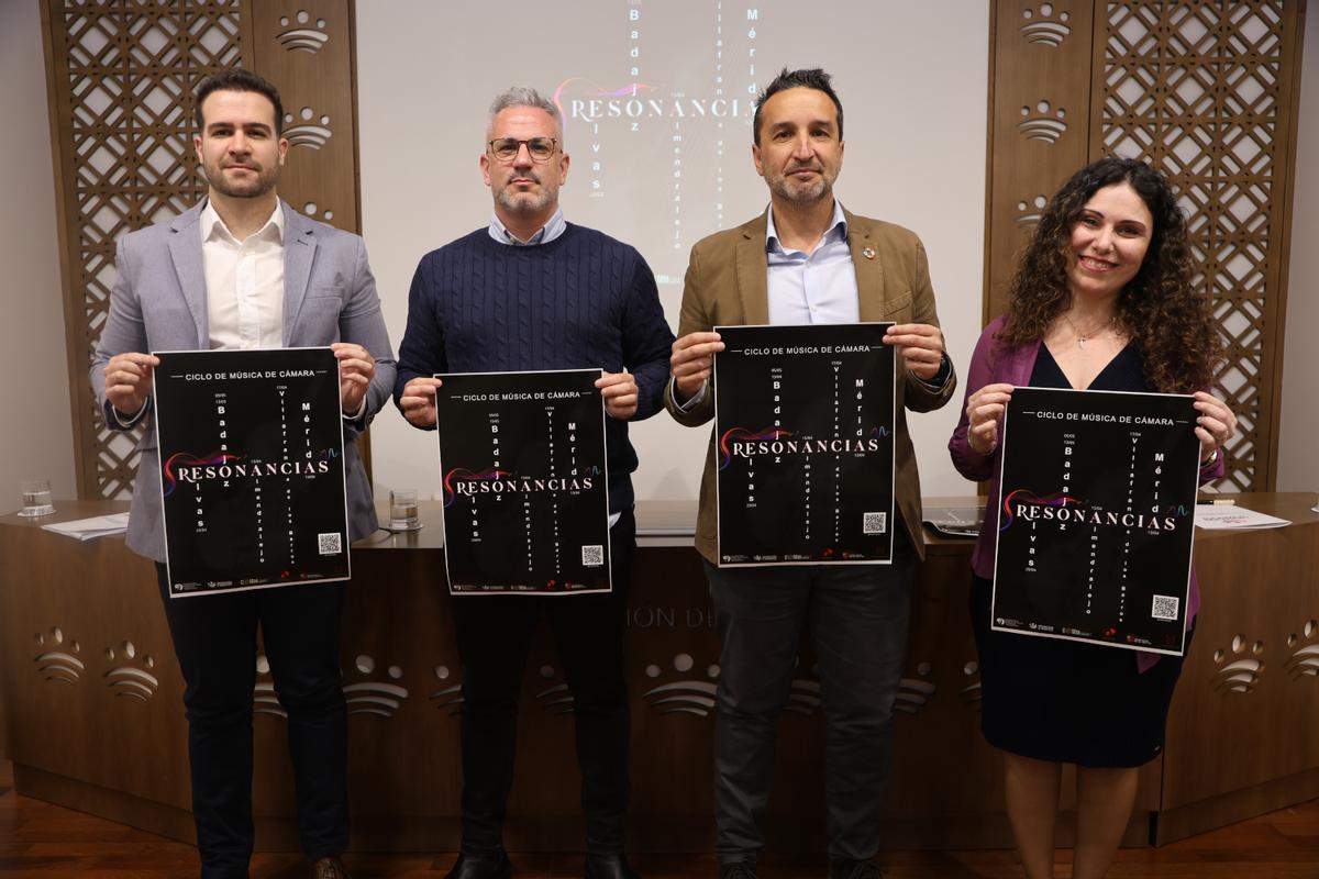 Acto de presentación de 'Resonancias' en la diputación provincial.