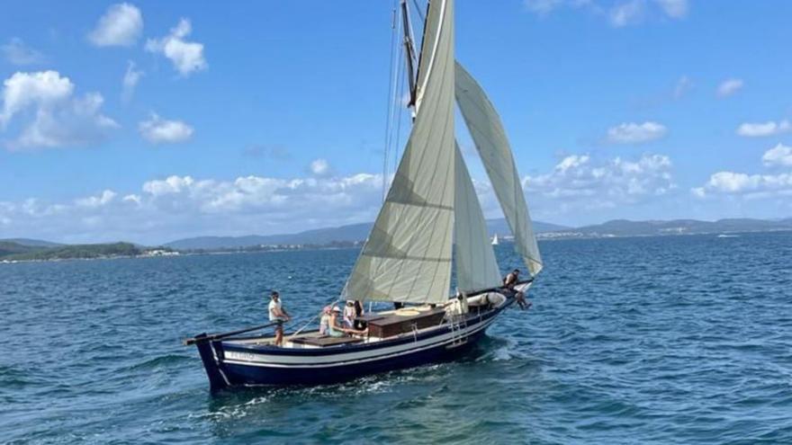 El «San Pedro» en plena navegación en la ría de Arousa.