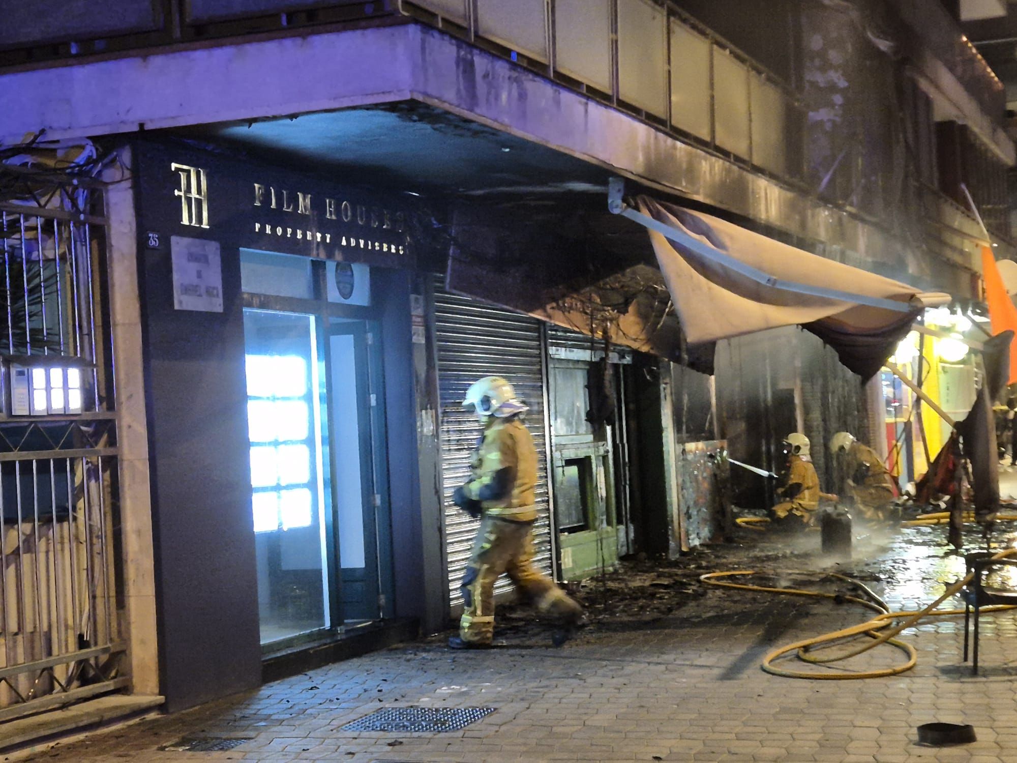 FOTOS | Un incendio en el bar mexicano El Pincho que ha afectado a otros dos locales en el Paseo Marítimo de Palma