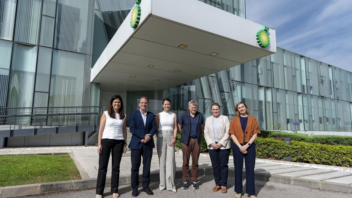 El CEO global de bp con el equipo directivo de la compañía en España.