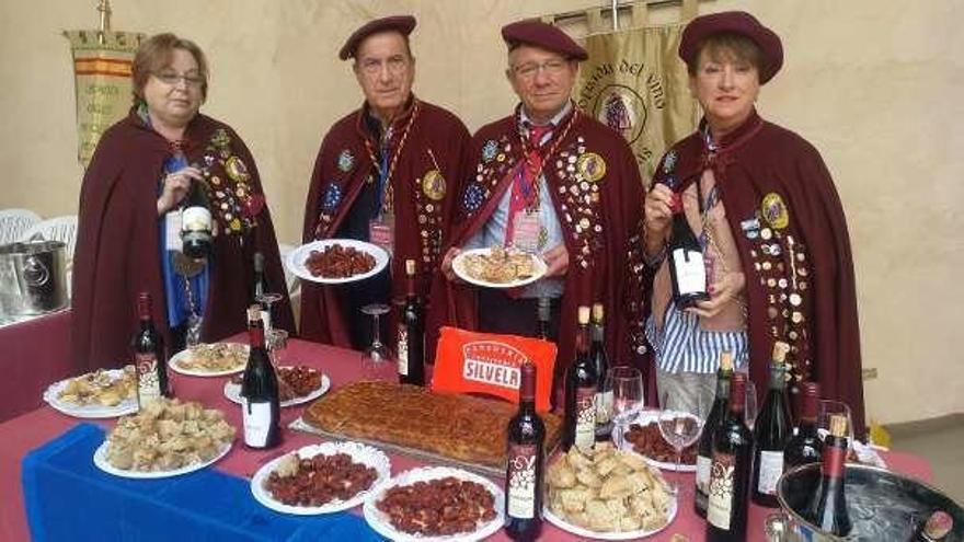 La Cofradía del Vino lleva Cangas a su encuentro nacional en Tordesillas