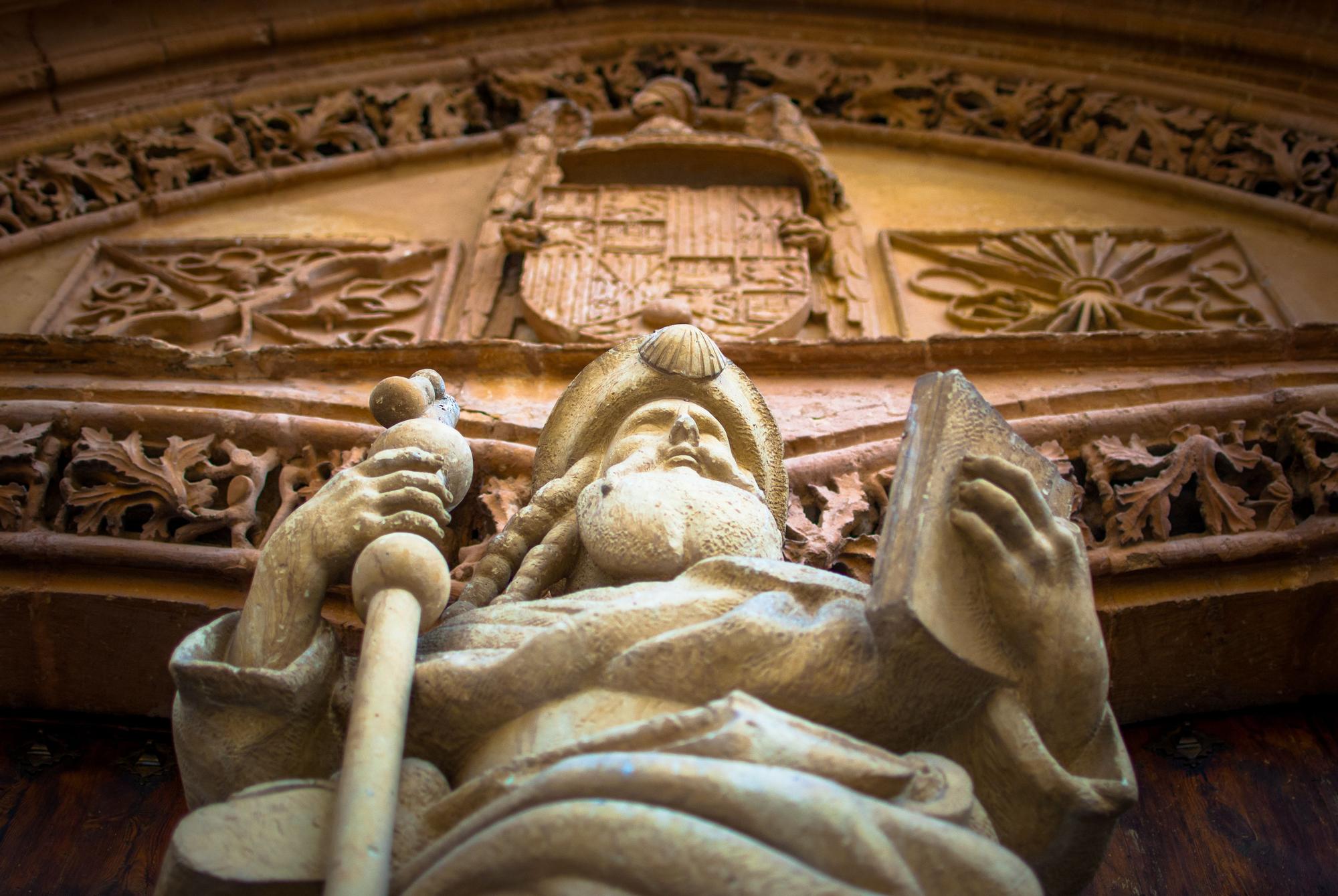 Fachada de la Iglesia de  Santiago Apóstol.