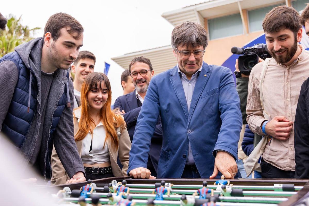 El candidato de Junts, Carles Puigdemont, en un acto con los jóvenes de la JNC