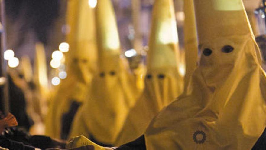 La BBC confon un natzarè amb el Ku Klux Klan