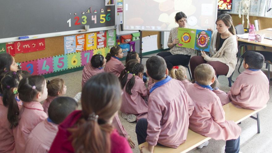 Andalucía aumentará la plantilla de docentes hasta 2028 pese a la caída de alumnos en las aulas