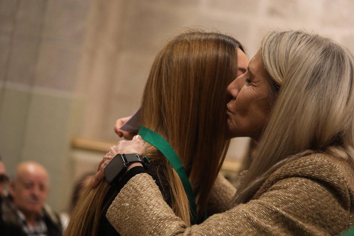 GALERÍA | Imposición de medallas y varas a los nuevos cofrades de la Cofradía de la Virgen de la Esperanza GALERÍA | Imposición de medallas y varas a los nuevos cofrades de la Cofradía de la Virgen de la Esperanza