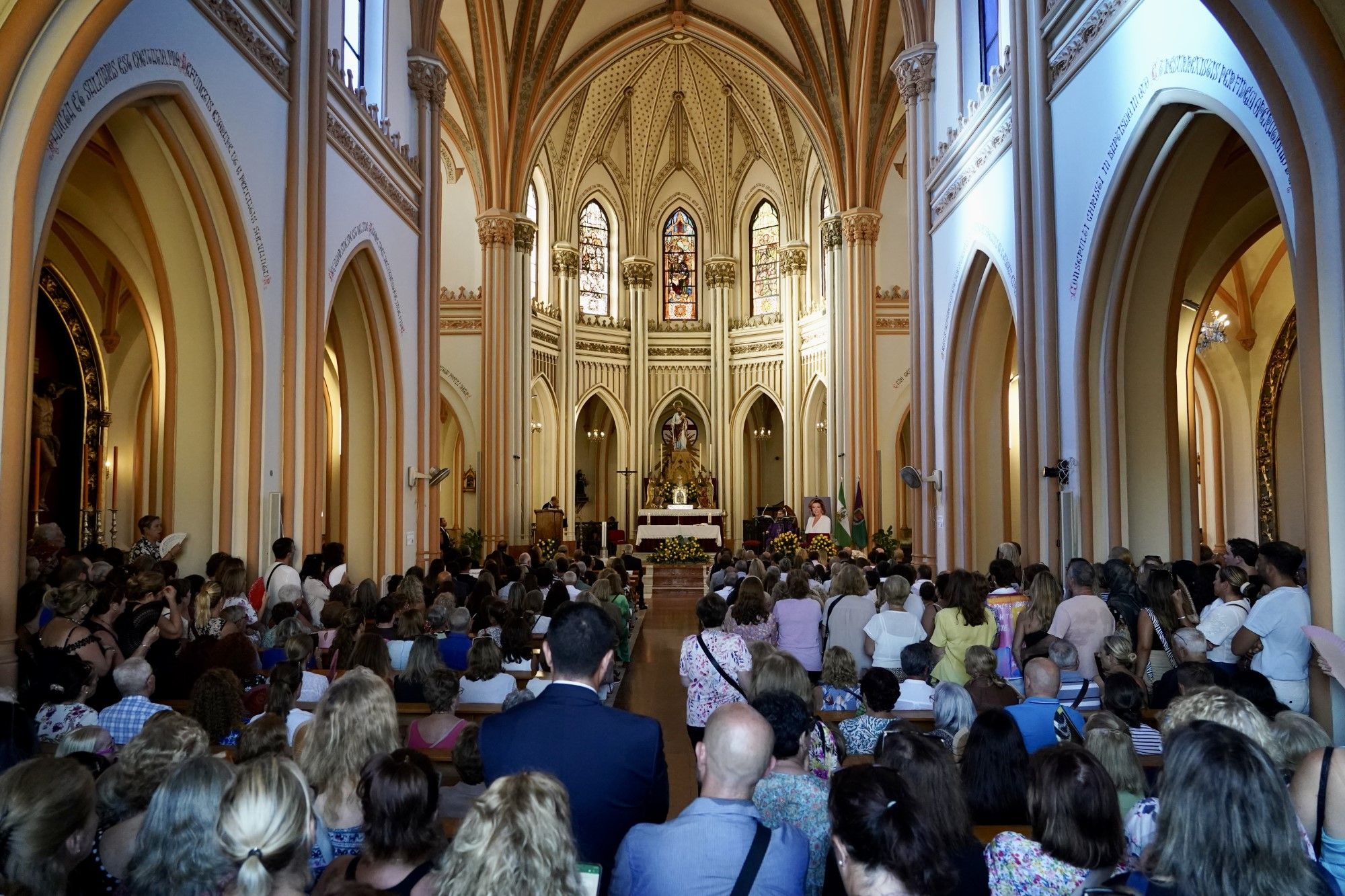 Multitudinario último adiós a María Teresa Campos en Málaga