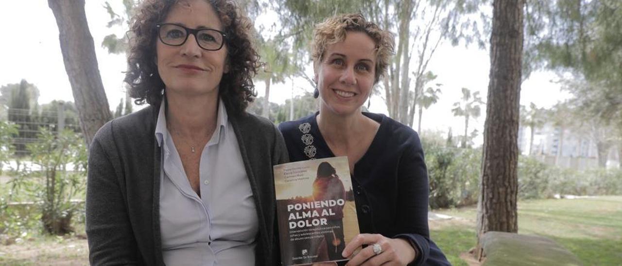 Carolina Moñino y Carmen Ruiz: «El objetivo es dar esperanza a las víctimas de abuso infantil»