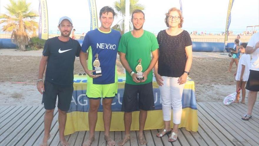 Prados y Calpe se imponen en el VI Pádel Playa de Burriana