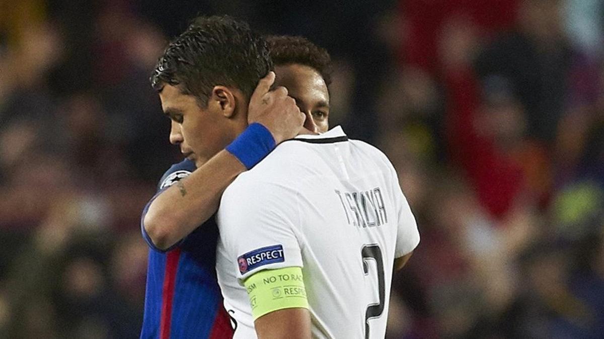 Neymar consuela a Thiago Silva tras cosumarse la increíble remontada