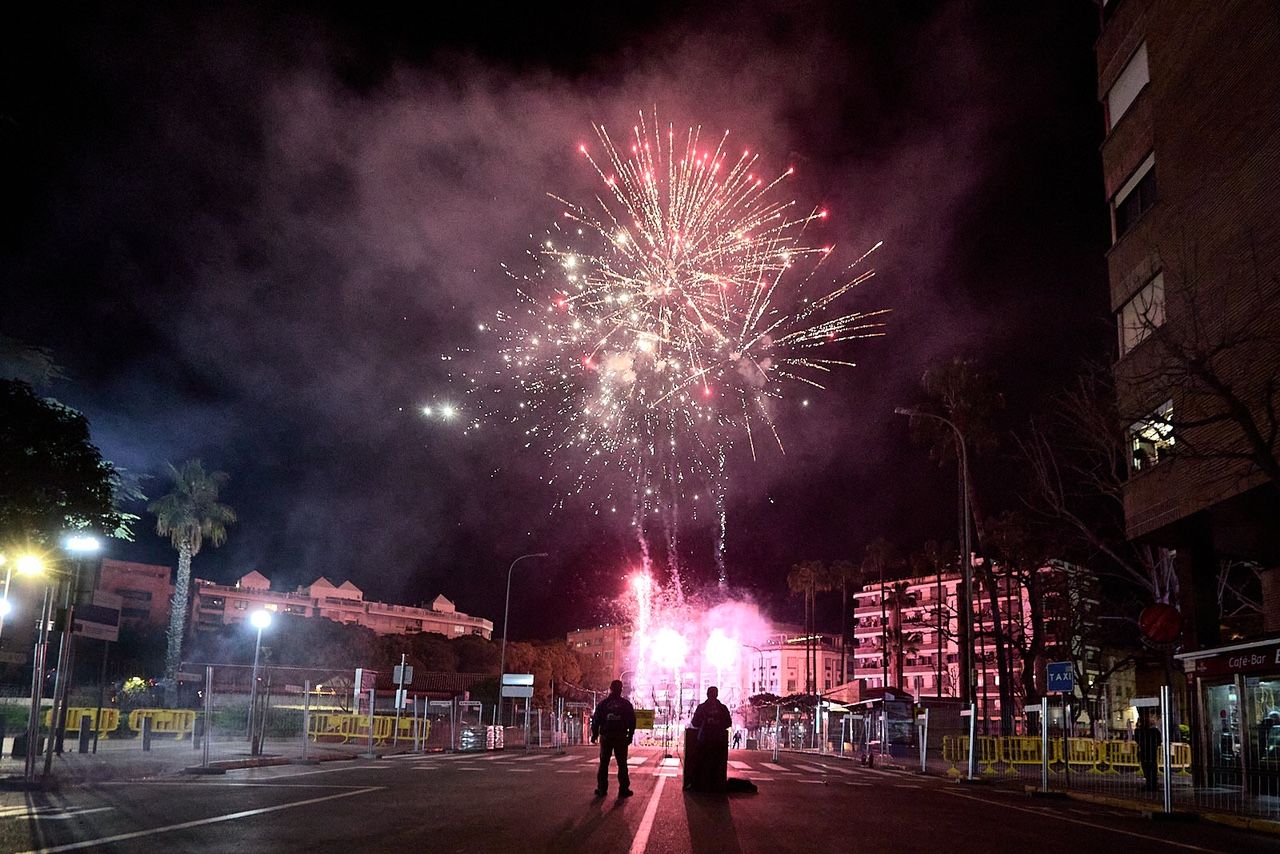 Así ha sido la espectacular mascletà nocturna de Gandia