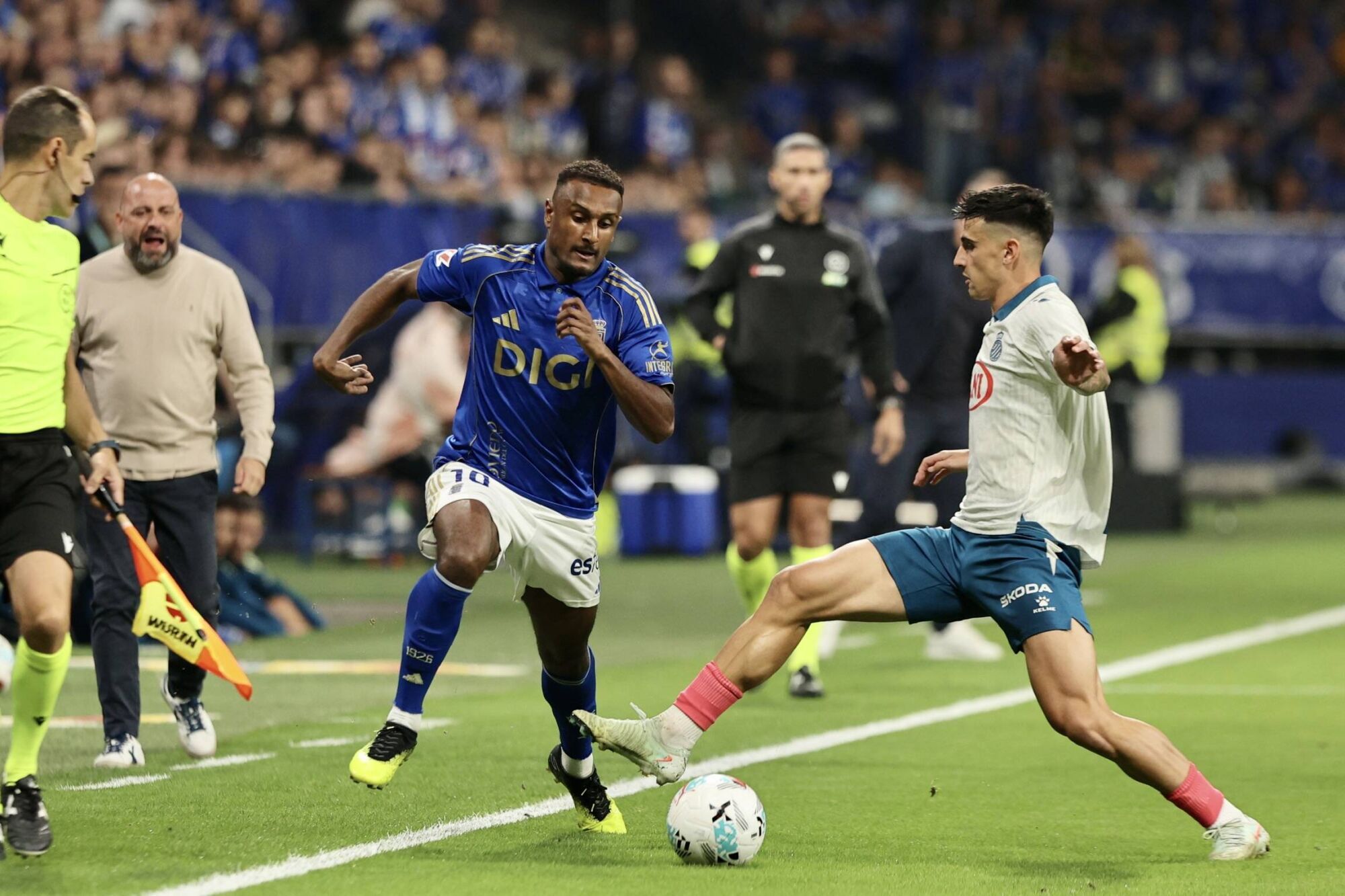 Todas las IMÁGENES del reestreno de Carrión con el Oviedo, con derrota ante el Espanyol 