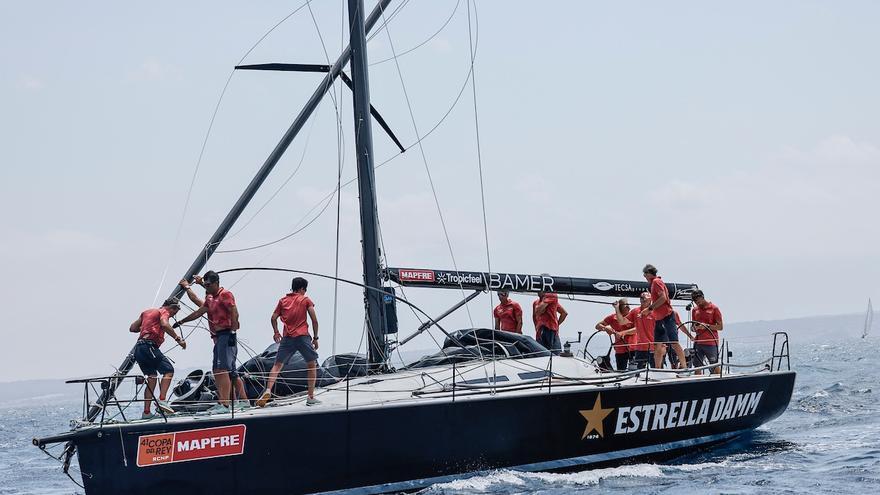 El Estrella Damm Sailing Team rompe el mástil y dice adiós a la Copa del Rey
