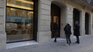 Girona, 34, finca reformada y con pisos a la venta entre uno y tres millones de euros.