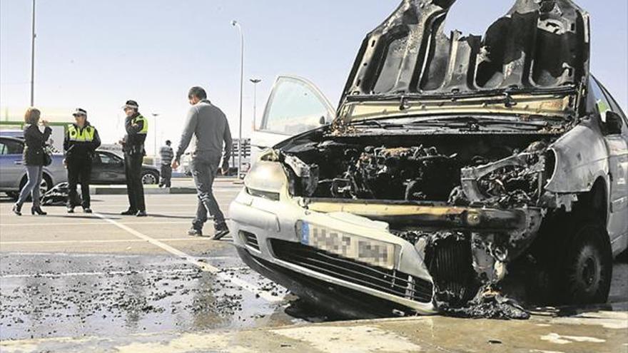 Los delitos por quemar coches crecen un 20% en la Comunitat